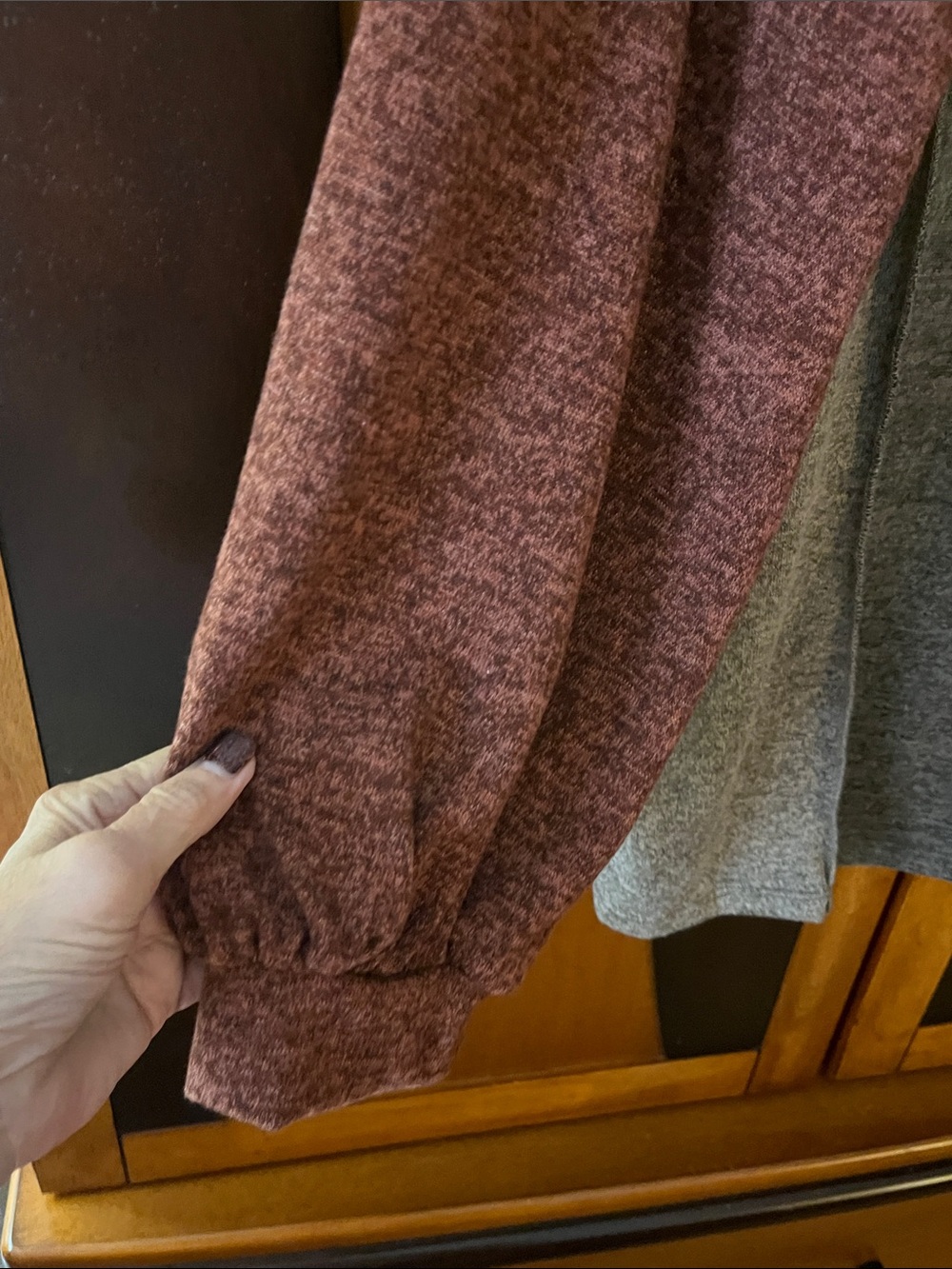 BiBi Three-Tone V-Neck Pullover-Rust-Oatmeal-Charcoal w/Long Cuff Sleeve-Pocket - Picture 4 of 10